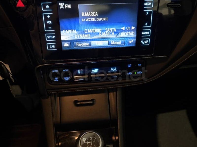 TOYOTA Auris — foto 11
