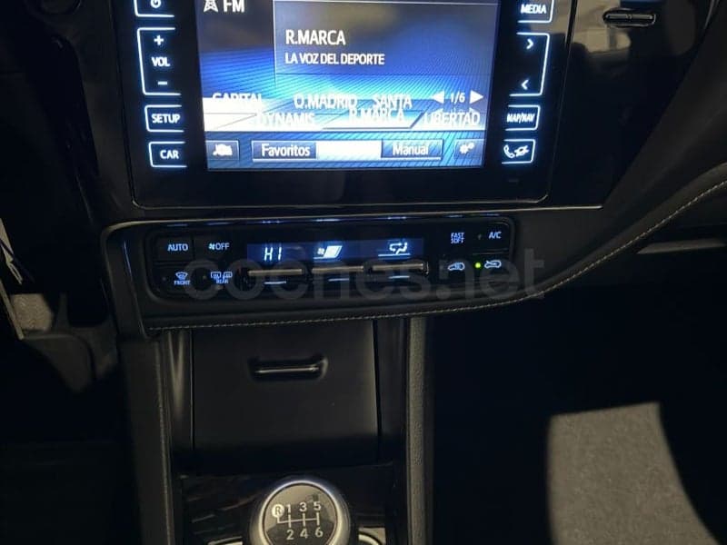 TOYOTA Auris — foto 3