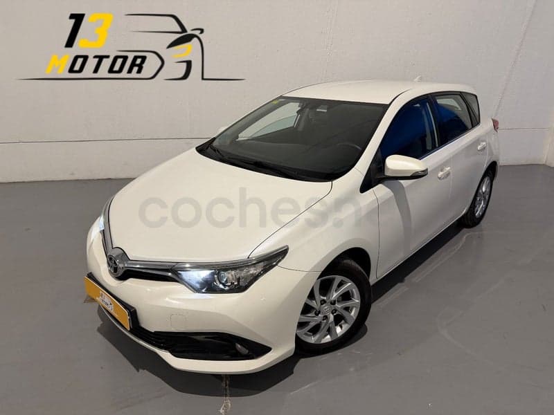 TOYOTA Auris — foto 4