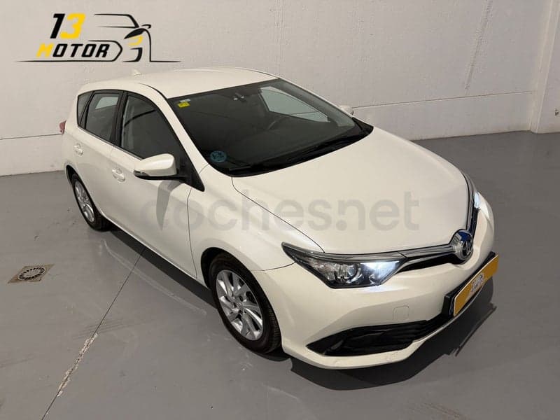 TOYOTA Auris — foto 6