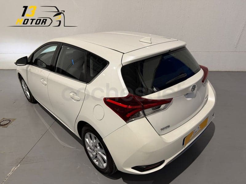 TOYOTA Auris — foto 7