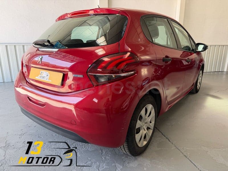 PEUGEOT 208 — foto 12