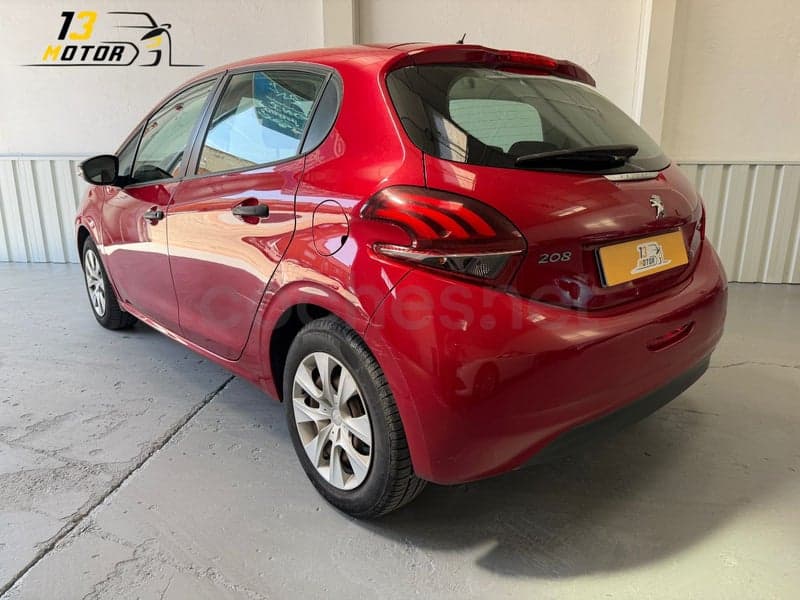 PEUGEOT 208 — foto 14