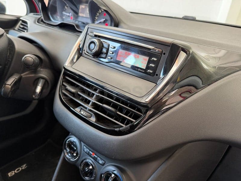 PEUGEOT 208 — foto 15