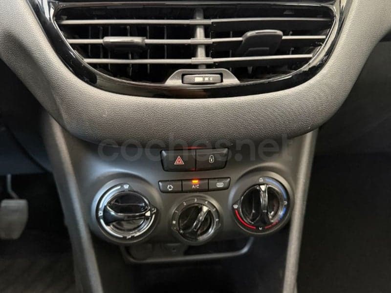 PEUGEOT 208 — foto 16