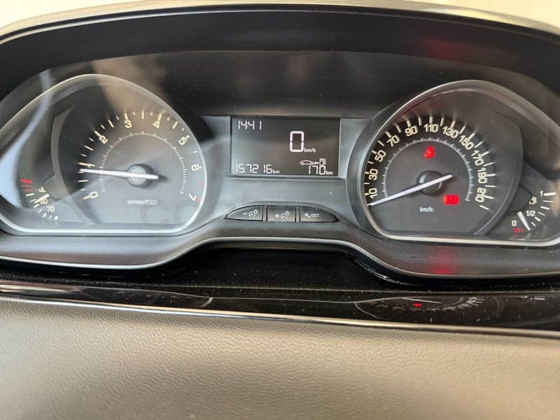 PEUGEOT 208 — foto 17