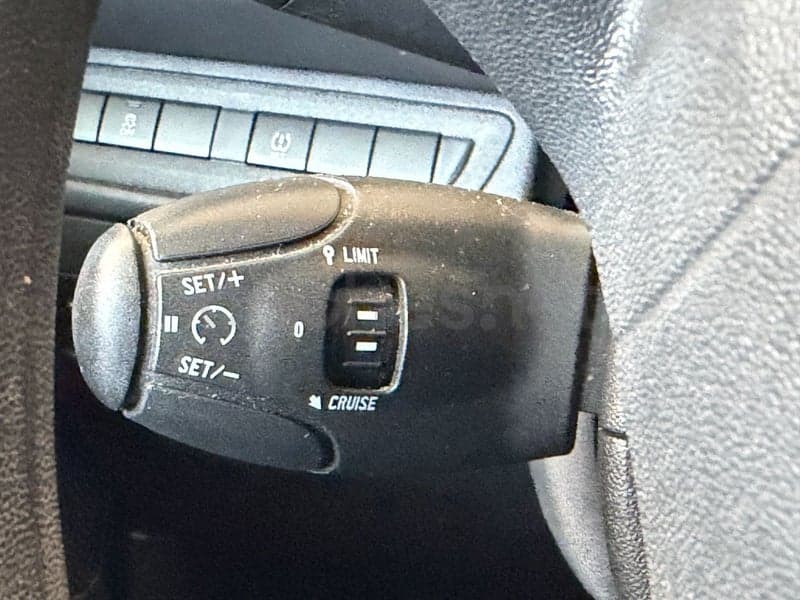 PEUGEOT 208 — foto 19