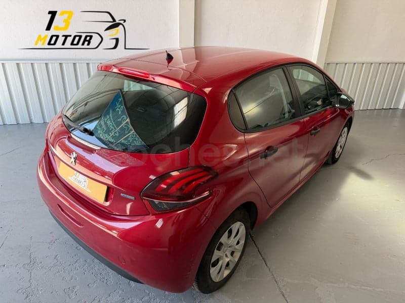 PEUGEOT 208 — foto 21