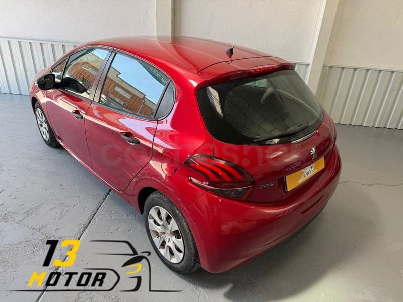 PEUGEOT 208 — foto 23