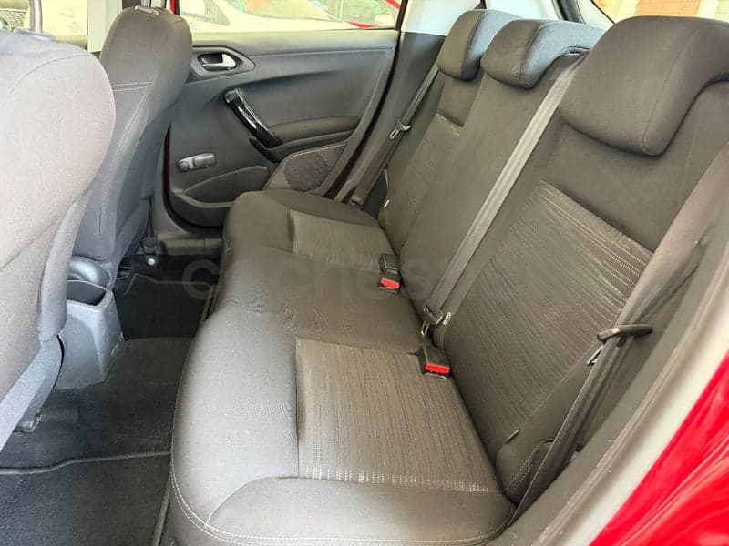 PEUGEOT 208 — foto 24