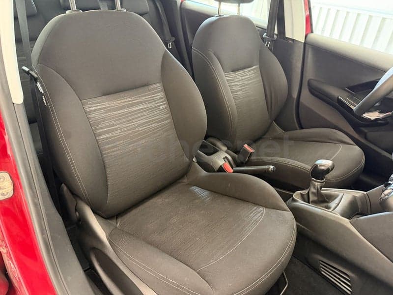 PEUGEOT 208 — foto 25