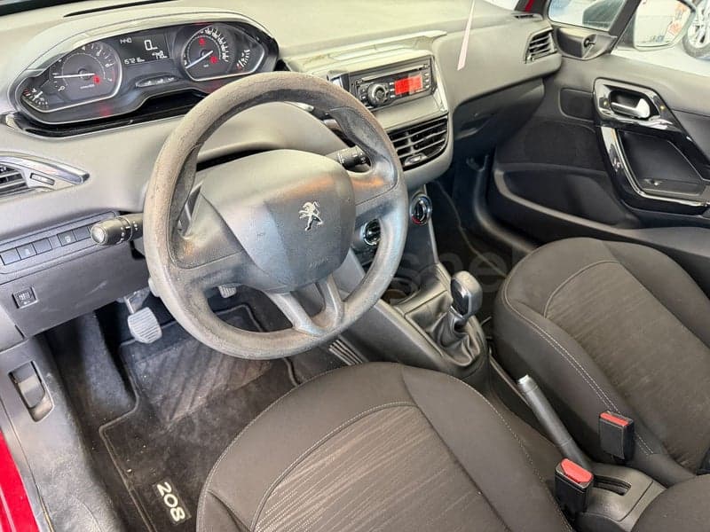 PEUGEOT 208 — foto 5