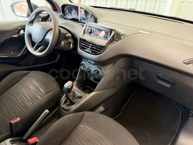 PEUGEOT 208 — foto 7